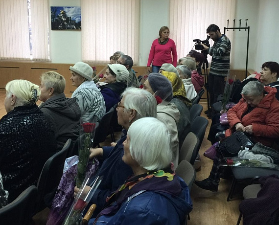 Истринская "РОДИНА" поздравила местных пенсионеров с Днем пожилого человека