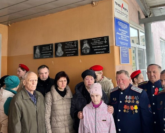 Игорь Борисов помог в изготовлении памятных табличек героям