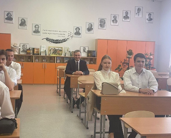 В Подмосковье кандидаты в депутаты от "РОДИНЫ" открыли учебный год