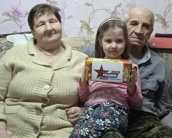 Координаторы Кировской "РОДИНЫ" поздравили земляков с Новым годом и Рождеством