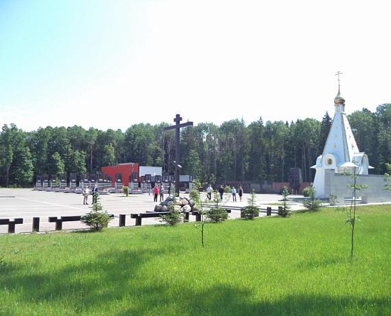 Партийцы посетили мемориальный комплекс "Хацунь" на Брянщине