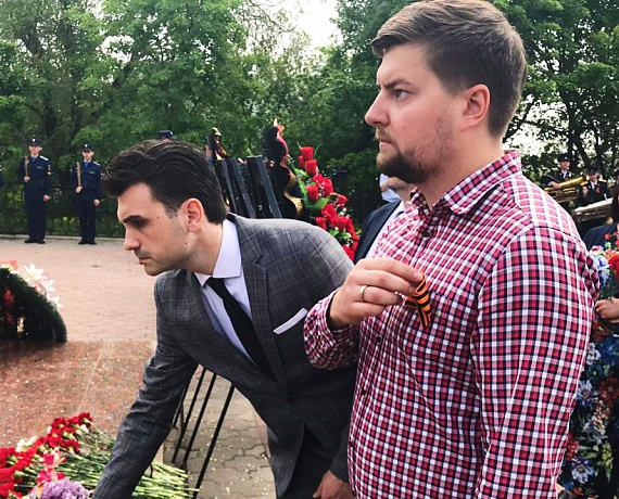 Делегация Воронежской "РОДИНЫ" возложила цветы к Вечному огню