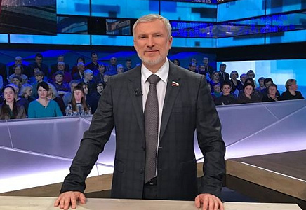 Журавлев одобрил "жесткую и правильную" позицию МВД по нелегальным мигрантам