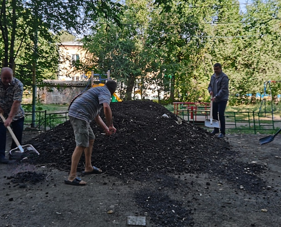 Валерий Барсук принял участие в благоустройстве парковочных зон во дворах Самары