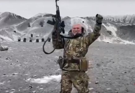 Алексей Журавлев поздравил россиян с Новым годом с линии фронта