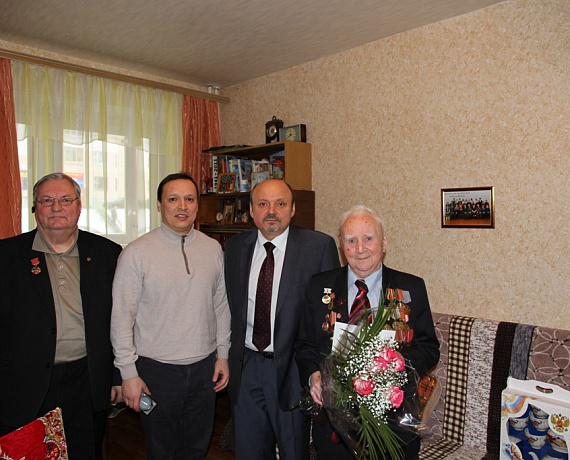 Московские родинцы поздравили ветерана