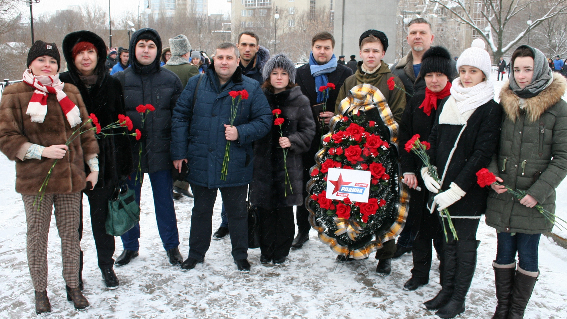 Руководство и соратники Воронежской "РОДИНЫ" возложили венки в День освобождения города
