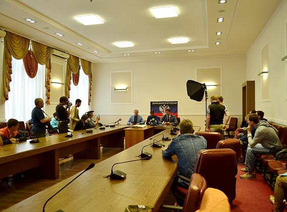 Алексей Журавлёв в Донецке: пресс-конференция, общение с прессой, интервью (часть 2), 12 июня 2014 г.