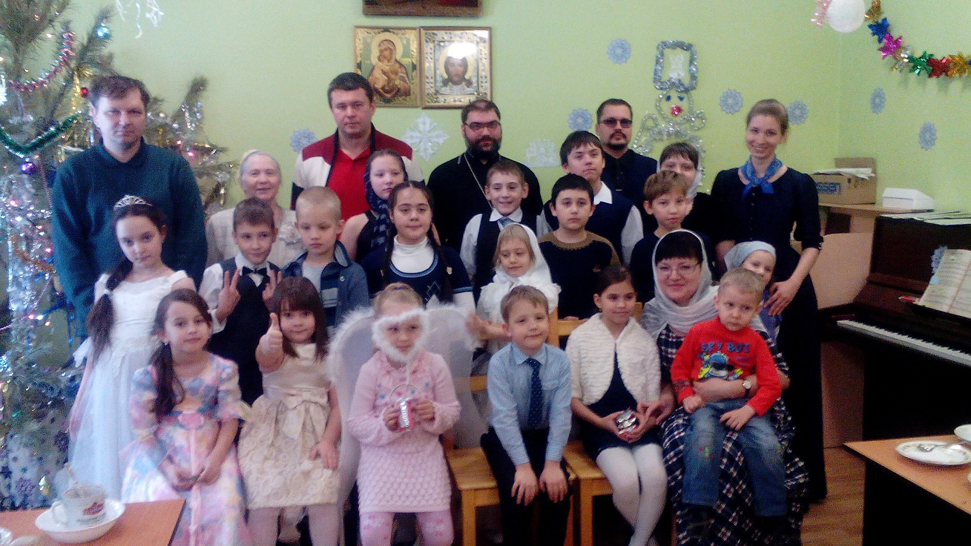 Самарская "РОДИНА" приняла участие в рождественских колядках, устроенных воспитанниками воскресной школы