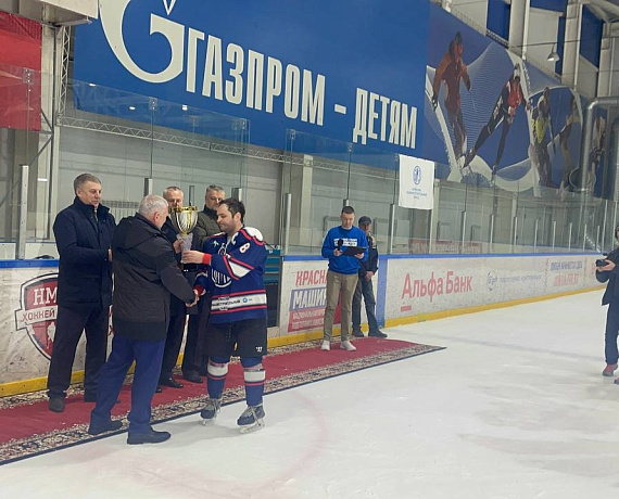 Алексей Журавлев в Брянске дал старт хоккейному матчу и наградил победителей