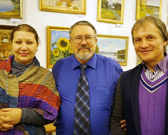 Активист открыл свою художественную выставку в Челябинске