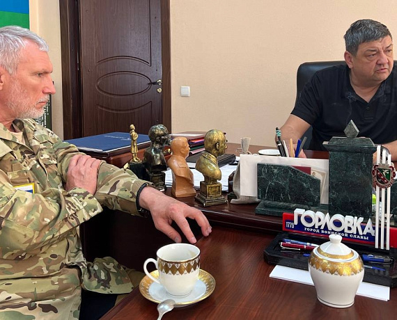 Алексей Журавлев встретился с главой администрации Горловки Иваном Приходько