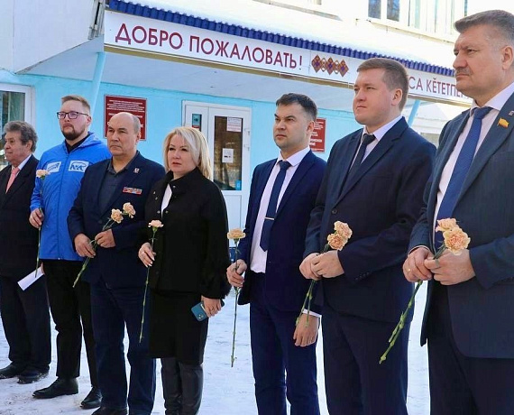 Владимир Михайлов открыл соревнования по армрестлингу
