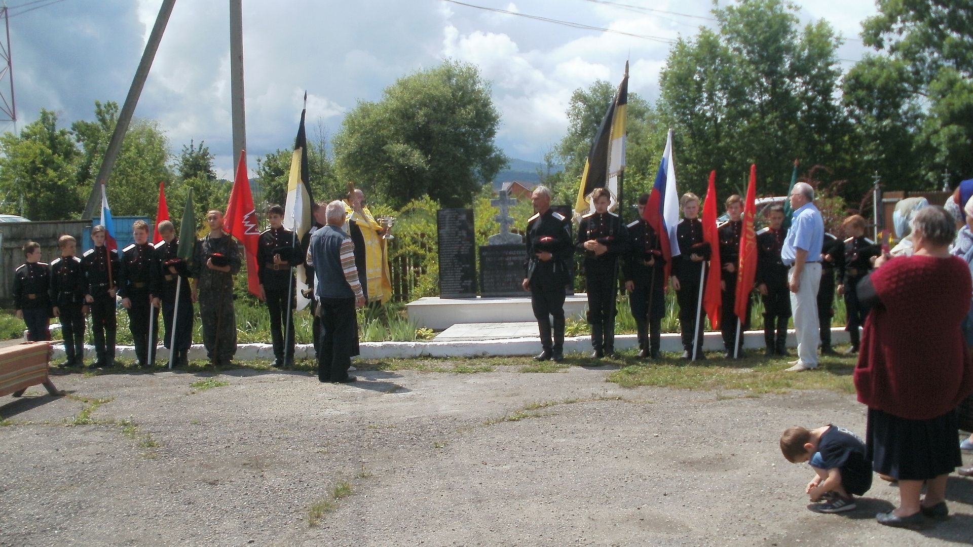 Адыгейская "РОДИНА" открыла памятник казакам, павшим в борьбе с большевиками
