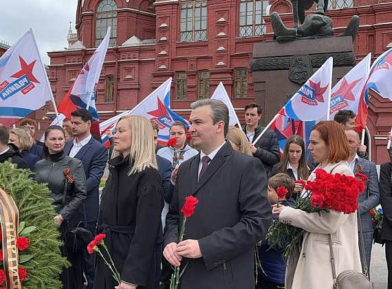 Соратники партии "РОДИНА" возложили венки и цветы к Могиле Неизвестного Солдата, 05.05.2023