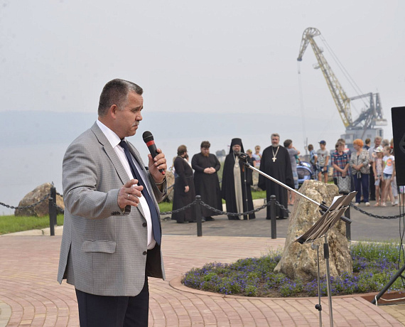 Красноярские партийцы посетили передовое предприятие в поселке Стрелка