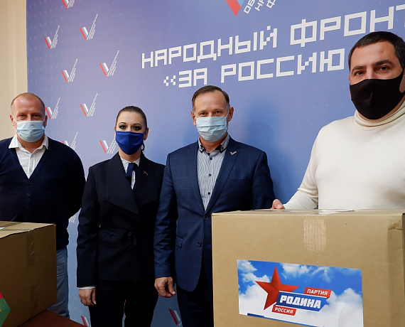 Краснодарская "РОДИНА" передала ОНФ несколько тысяч медицинских масок