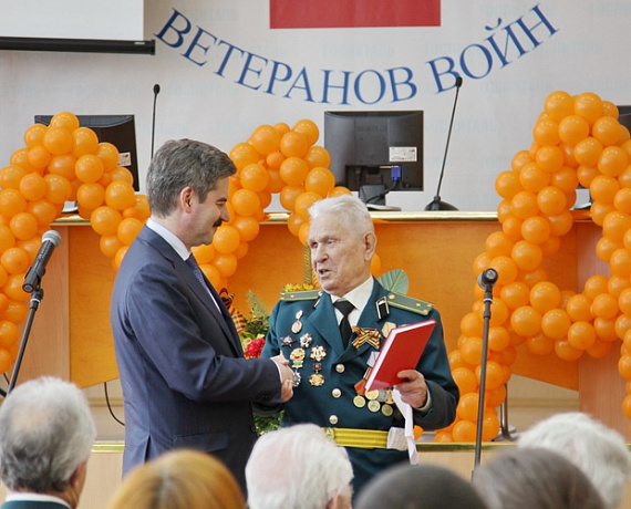 Ветеранов войны в госпитале поздравила челябинская "РОДИНА"