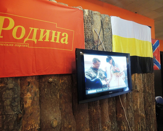 Соратники организовали выставку картин красноярских художников