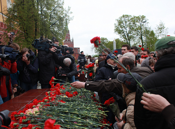 "РОДИНА" в Александровском саду почтила память погибших в Одессе, 5 мая 2014 г. (галерея 2)
