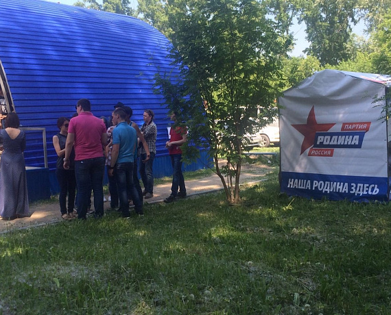 Новосибирские активисты организовали концерт, посвященный Дню России