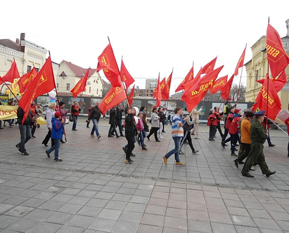 Колонна "РОДИНЫ" прошла по центральной улице Оренбурга