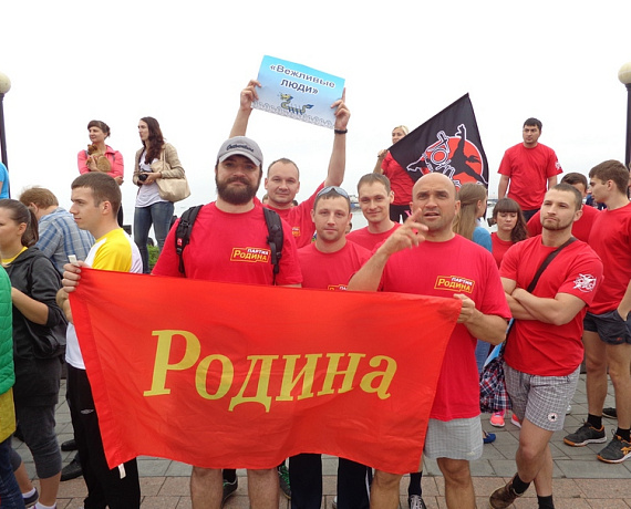 Команда партии Родина успешно дебютировала в гонках на лодках класса "Дракон"