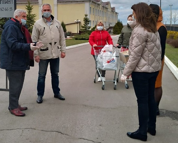 Воронежская "РОДИНА" поздравила проживающих и сотрудников дома-интерната с Пасхой