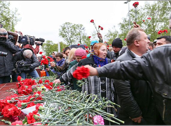 "РОДИНА" в Александровском саду почтила память погибших в Одессе, 5 мая 2014 г. (галерея 1)