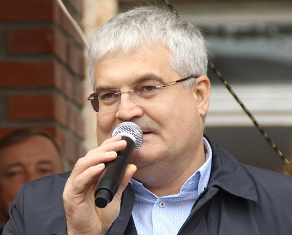 Руководитель новосибирской "РОДИНЫ" Вячеслав Илюхин поздравил учащихся и педагогов с Днем знаний!