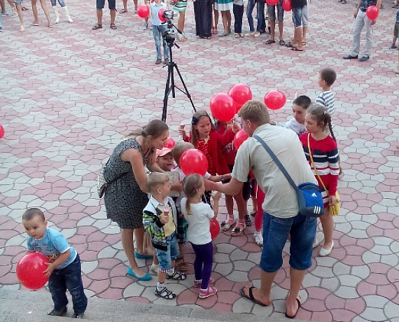 Патриоты организовали праздник в День молодёжи в Керчи