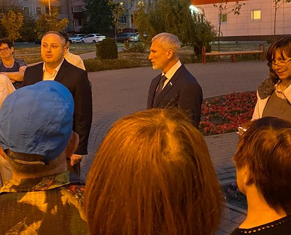 Журавлев и Косенков провели уличную встречу с избирателями в Тамбове