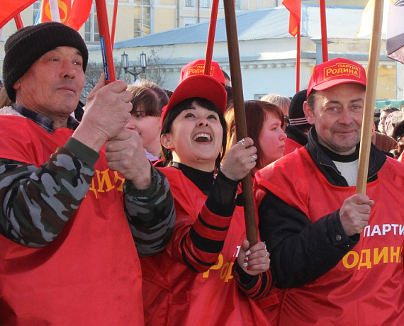 Крым наш: оренбургские патриоты вышли на праздничный митинг
