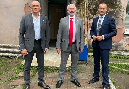 Журавлев и Богатов в Чите посетили молодежный центр "Искра"