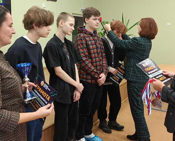 Елена Леонова поздравила победителей регионального этапа Всероссийских соревнований по компьютерному спорту