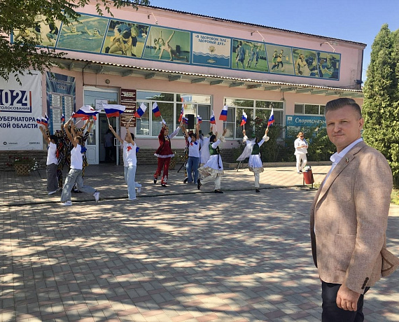 КАНДИДАТ В ГУБЕРНАТОРЫ АСТРАХАНСКОЙ ОБЛАСТИ ОТ ПАРТИИ «РОДИНА» ВЛАДИМИР СУХАРЕВ В ЕДИНЫЙ ДЕНЬ ГОЛОСОВАНИЯ 8 СЕНТЯБРЯ ПРИЕХАЛ В ВОЛОДАРСКИЙ РАЙОН