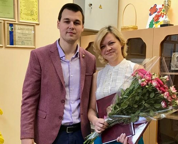 Журавлев наградил благодарственными письмами Госдумы воспитателей воронежского детсада