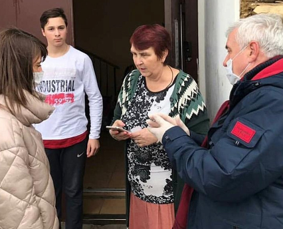 Воронежская "РОДИНА" передала воспитанникам приюта пасхальные подарки