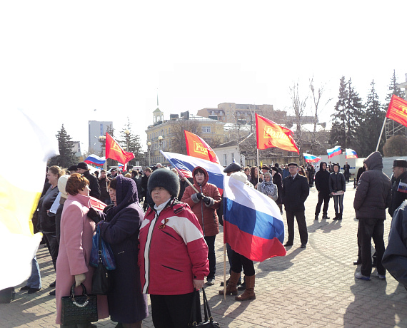 Родинцы Ставрополья пришли на митинг под девизом "Крым, Ставрополье с тобой!"