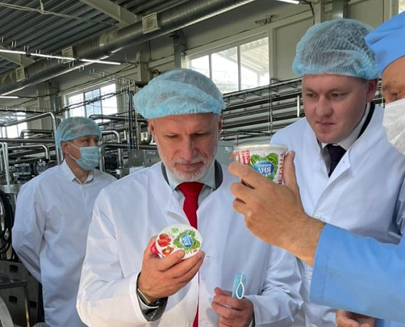 Алексей Журавлев оценил качество чувашской молочной продукции