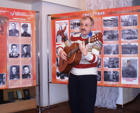 В Челябинске состоялась презентация романа социал-патриота Кожекина "Танкоград"