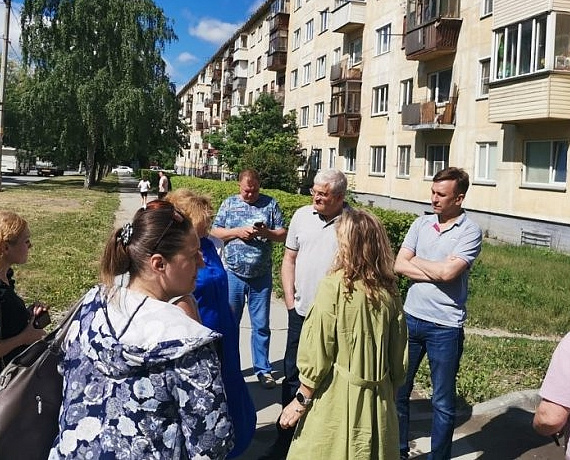 Вячеслав Илюхин принял участие в рейде рабочей группы, которая проверила качество работ во дворах