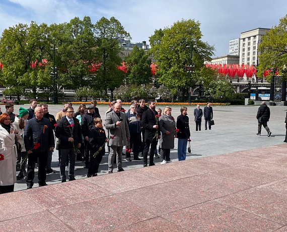 Соратники "РОДИНЫ" возложили венки и цветы к Могиле Неизвестного Солдата