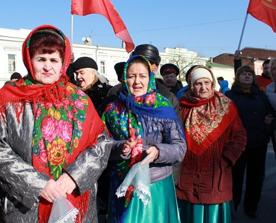 Партийцы Новочеркасска пришли на митинг в честь Дня народного единства
