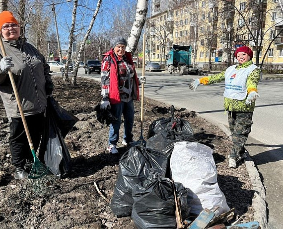 Жители Новосибирска приняли участие в организованном Клубом избирателей Вячеслава Илюхина субботнике