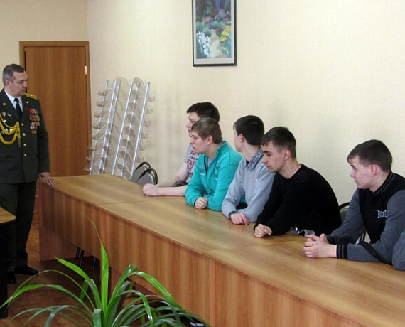 Социал-патриоты провели Урок мужества в Челябинске