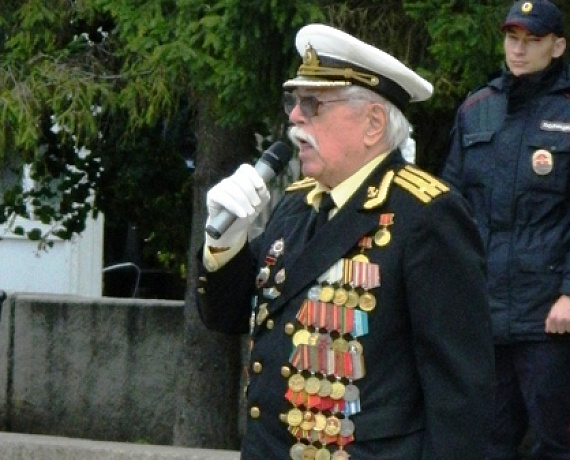 Челябинские активисты поздравили земляков с Днём ВМФ