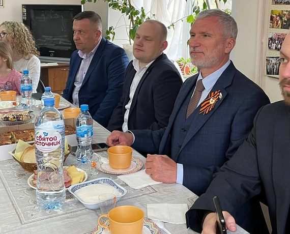 В Твери лидер партии "РОДИНА" Алексей Журавлев встретился с ветеранами и поисковиками