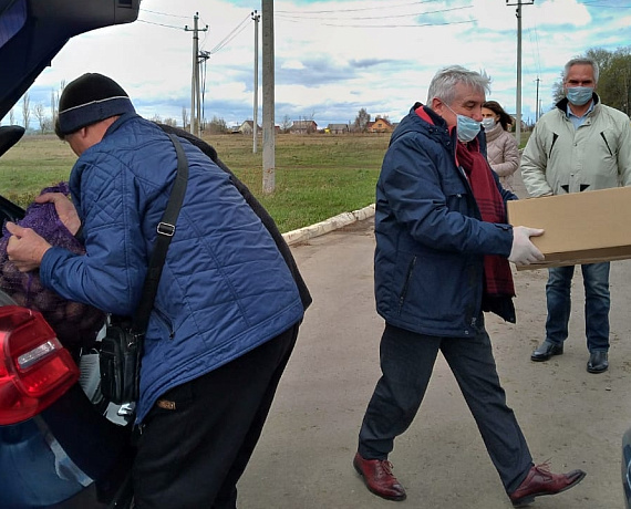 Воронежская "РОДИНА" поздравила проживающих и сотрудников дома-интерната с Пасхой