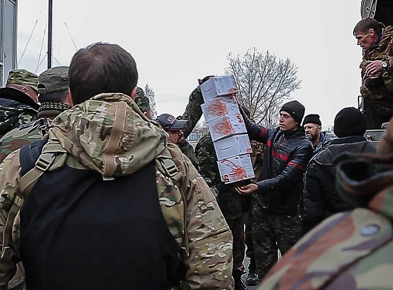 Передача гуманитарной помощи партии "РОДИНА" ополченцам Новоазовска, 01.11.2014